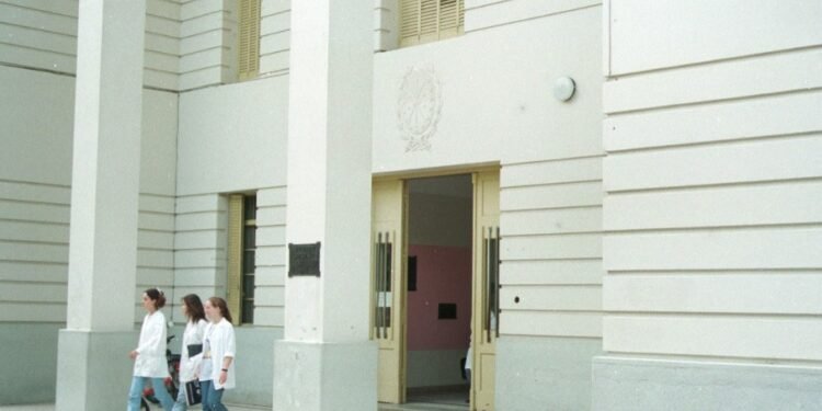 En 2022 FAE entregó cerca de 30 millones a escuelas de la ciudad