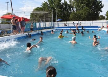 “Jugando en verano”: pileta, deporte y recreación