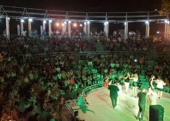 Multitudinaria “Noche de Cumbia” en la primera semana de Verano Acá