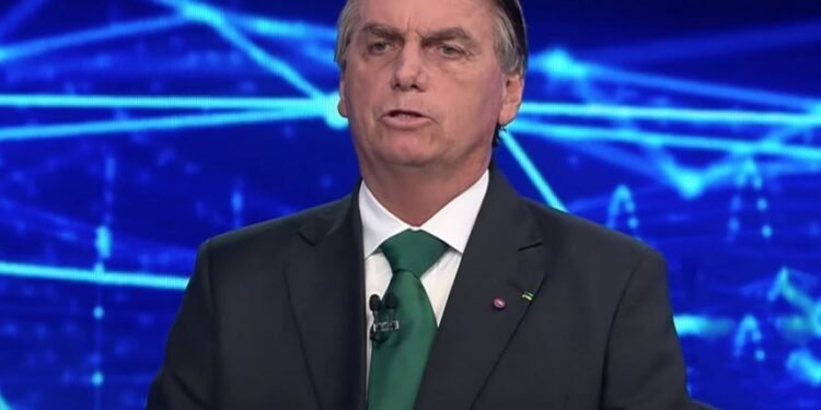 Bolsonaro anunció que anticipará su regreso a Brasil