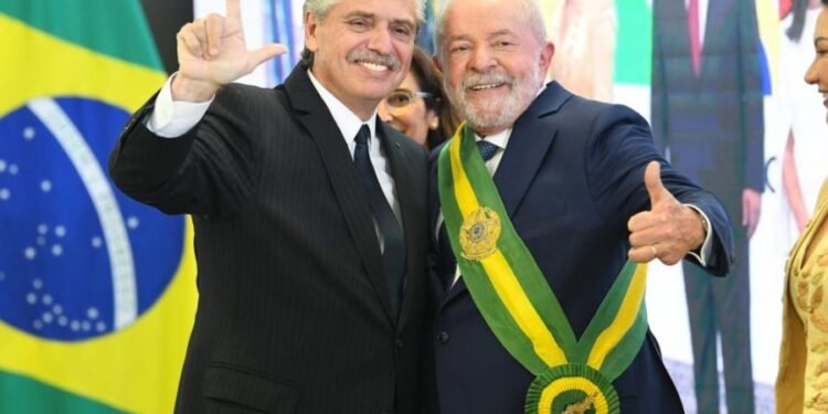 Alberto Fernández repudió el intento de golpe de Estado de bolsonaristas en Brasil