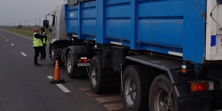 La Dirección Provincial de Vialidad finalizó 2022 con más de 400 actas labradas y 14.500 camiones fiscalizados