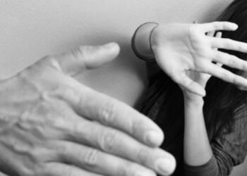 Le escondió los estupefacientes y recibió una golpiza