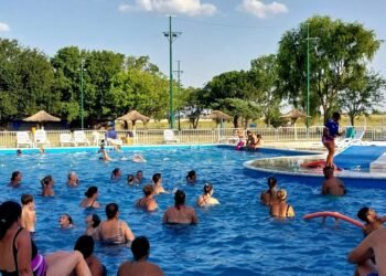 AR: comenzaron las clases de Aquagym en la pileta