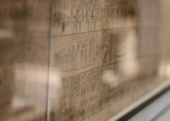 Conjuros para el más allá: hallaron en Saqqara un papiro de 16 metros del “Libro de los Muertos”