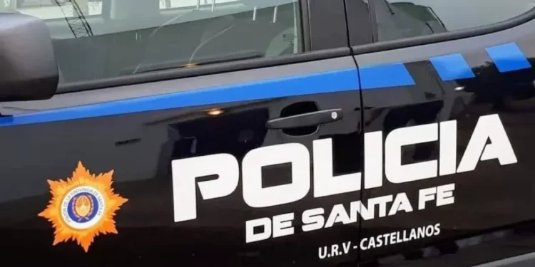 Desesperado forcejeo de una mujer con delincuentes