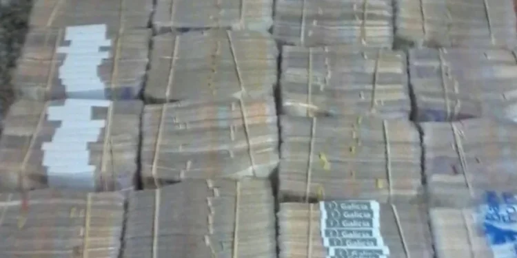 Una ventana rota y la falta de 4 millones de pesos