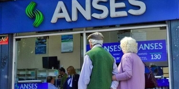 Jubilados, pensionados y AUH: ¿cuándo cobro?