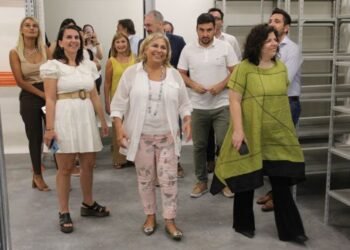 Vizzotti en Santa Fe: analizan incluir la vacuna contra el Covid-19 al calendario oficial