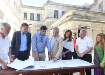 El Presidente se quedará en la Costa hasta el lunes mientras evalúa los escollos que enfrenta el pedido de juicio político a la Corte