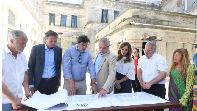 El Presidente se quedará en la Costa hasta el lunes mientras evalúa los escollos que enfrenta el pedido de juicio político a la Corte