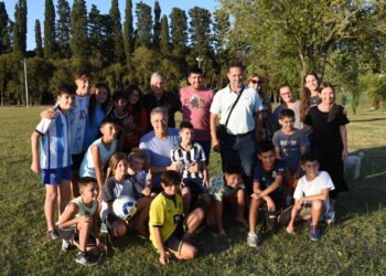 Se construirán veredas en la plaza del barrio Los Arces