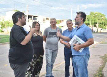 Reunión por nuevas dársenas de estacionamiento en el barrio 17 de Octubre