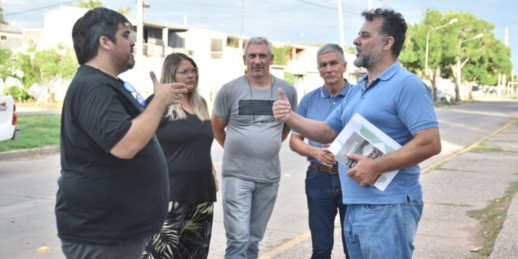 Reunión por nuevas dársenas de estacionamiento en el barrio 17 de Octubre