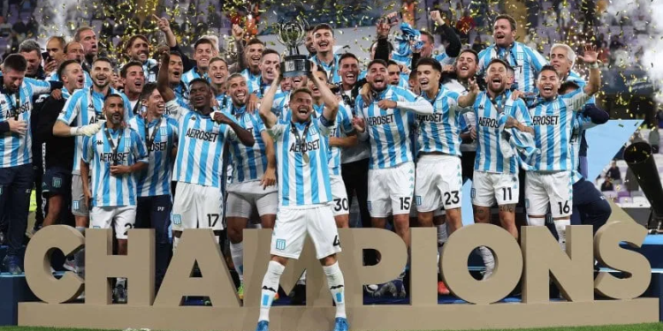 Polémico penal en el descuento para que Racing festeje ante Boca