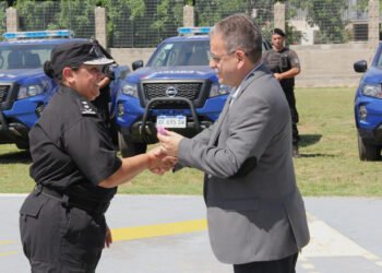 La provincia entregó 15 camionetas 4×4 y equipamiento para la policía