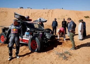 Las confesiones de Carlos Sainz que revolucionaron el Rally Dakar: el peligro de los accidentes y el dardo a Nasser Al-Attiyah