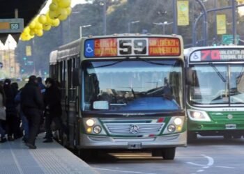 Se reactivó el conflicto con los colectivos: circularán todo el día con servicio reducido en el AMBA por falta de pago de subsidios