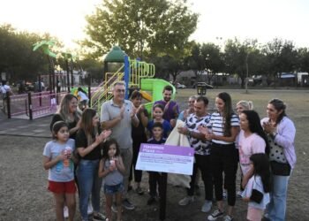 Hacemos Plaza: Se inauguraron las obras de renovación y modernización en barrio Mora