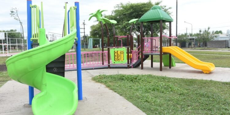 Renovaron juegos infantiles en la plaza del 2 de Abril