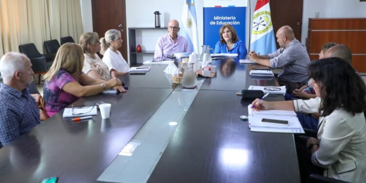 Primera reunión técnica de los gremios docentes con el gobierno provincial