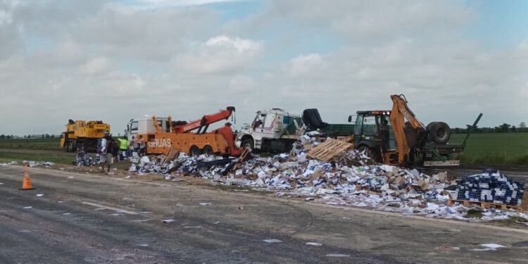 Volcó un camión en la autopista 34 y hubo demoras en el tránsito