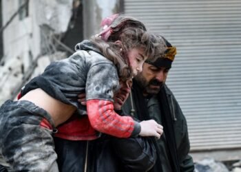 Suman más de 3 mil los muertos por el terremoto en Turquía