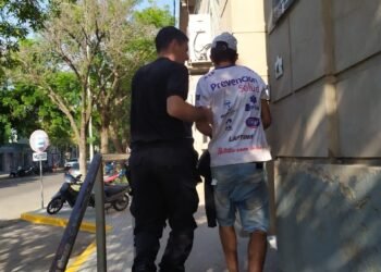 Tensa situación se vivió por un hombre en crisis nerviosa
