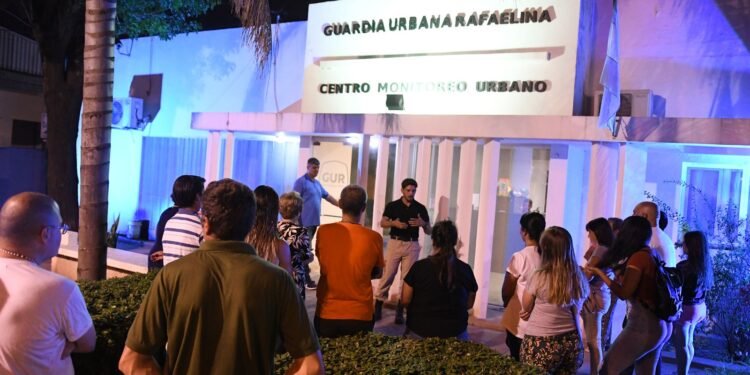 Vecinos de distintos barrios se capacitaron en Ojos en Alerta