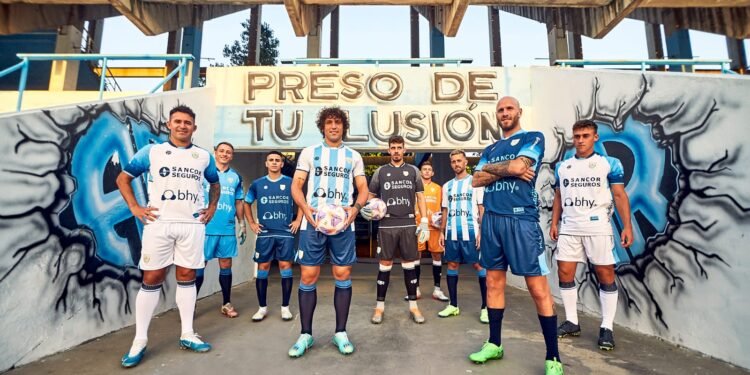 Atlético presentó su plantel y su nueva indumentaria