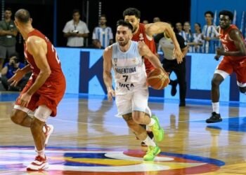 Con la magia de Campazzo, Argentina venció 83-72 a Canadá y quedó a un paso del Mundial de Básquet
