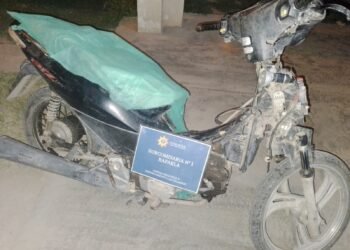 Los sorprendieron con moto ajena