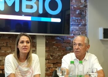 Sin confirmaciones, Losada pasó por Rafaela probándose el traje de candidata
