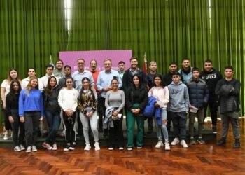 Jóvenes de la ciudad comienzan sus experiencias laborales en empresas