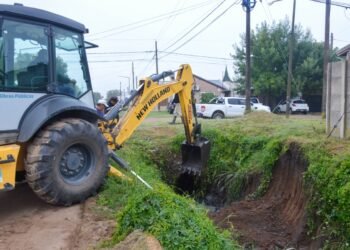 El Municipio realiza tareas de mantenimiento y limpieza de desagües