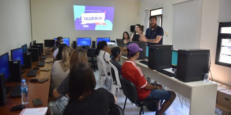Se llevó adelante el “Taller de confección de CV” de la Oficina de Empleo