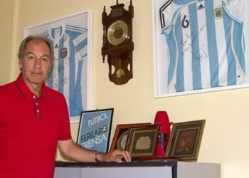 Las confesiones de Pancho Ferraro, el primer DT que hizo campeón del mundo a Messi: del gesto inolvidable de la Pulga al cambio que lo fastidió