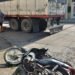Motociclista lesionado tras chocar contra un camión