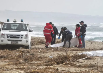 Al menos 59 migrantes murieron tras unnaufragio en la costa de Italia