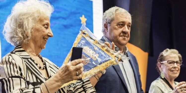 Boca distinguió a Estela de Carlotto como socia honoraria