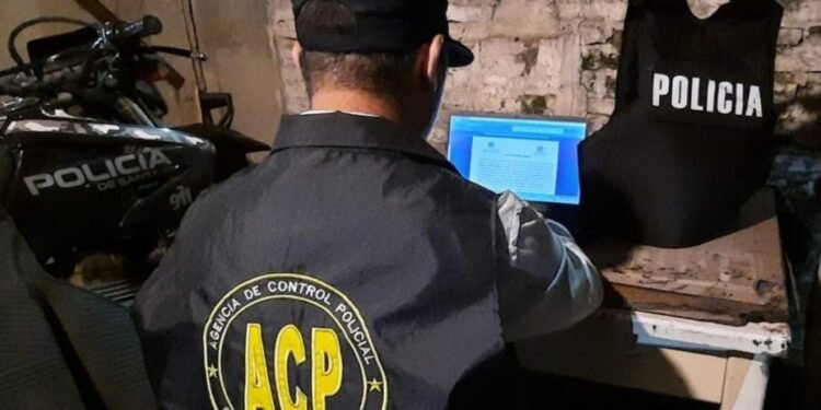 Hecho insólito en Rafaela: llegó, dejó la bici abandonada y robó un auto a plena luz del día