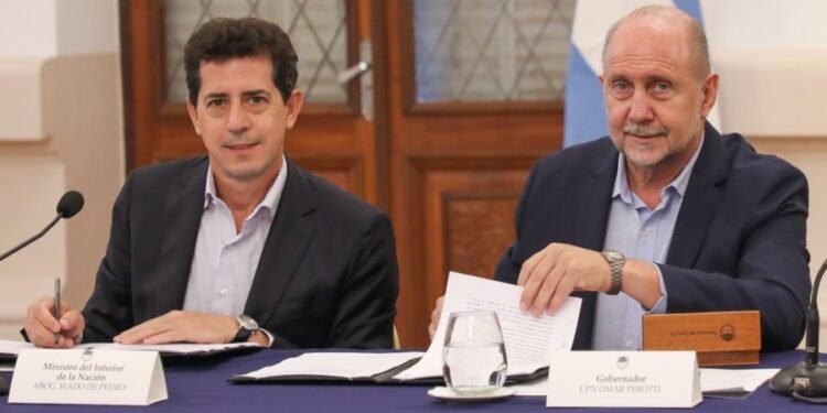 Perotti y De Pedro firmaron un convenio para realizar obras contra inundaciones en San Javier