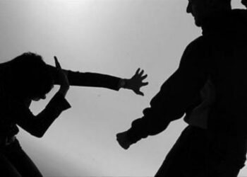 Terminó descompensada y con fracturas producto de una tremenda golpiza