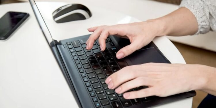 Paso a paso, cómo pedir el reintegro del 35% por la compra de dólares y gastos con tarjeta hechos en 2022