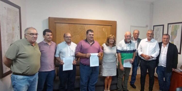 Se firmaron convenios para la realización de obras hídricas en el Departamento Castellanos