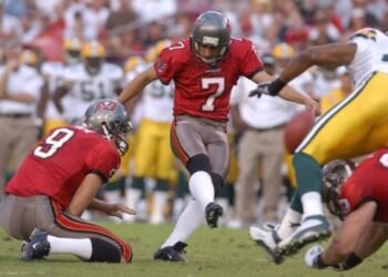 La increíble historia del fanático del fútbol que soñaba con ser el 9 de Boca, pero llegó a la NFL como pateador y ganó el famoso Superbowl