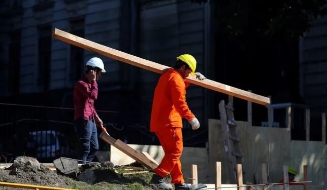 La mitad de los trabajadores formales gana salarios por debajo de la línea de pobreza
