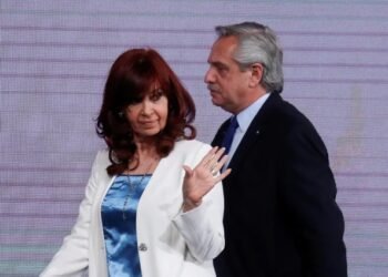 El kirchnerismo inició una ofensiva contra Alberto Fernández para tomar el control de la campaña