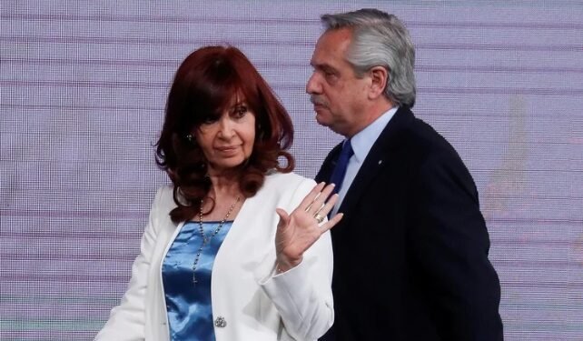 El kirchnerismo inició una ofensiva contra Alberto Fernández para tomar el control de la campaña