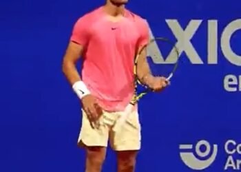 Malabares y lujos ante la mirada de Gaby Sabatini: las perlitas del triunfo de Carlos Alcaraz en su debut en el Argentina Open